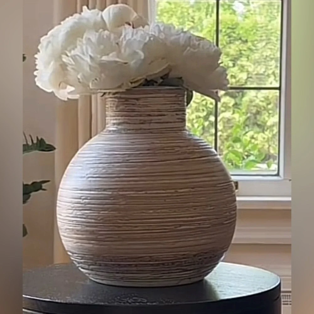 Cove Short Circular Vase